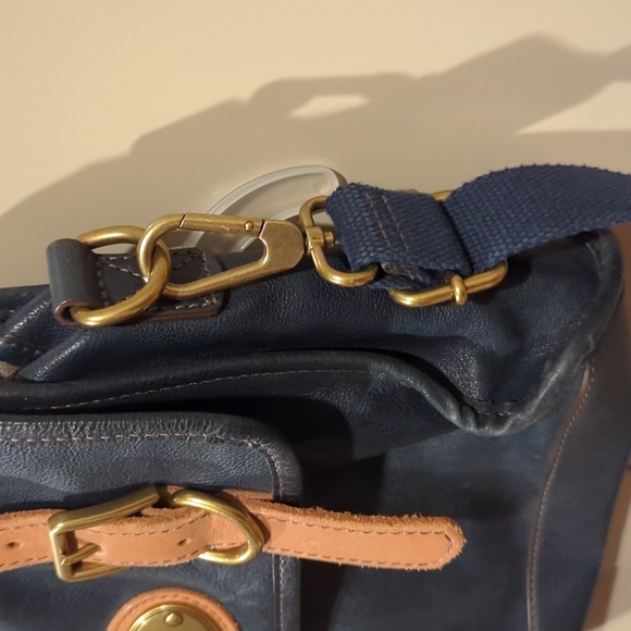 Fossil navy leather satchel with brown leather detail and gold hardware. - Picture 5 of 10